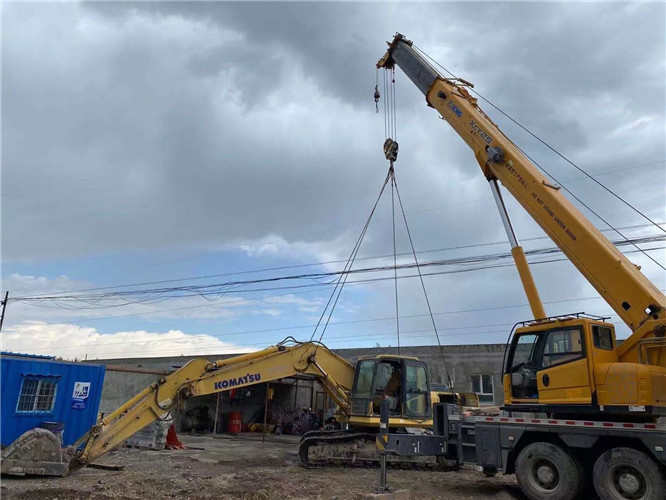 个旧市25吨吊车的工作半径是多少？