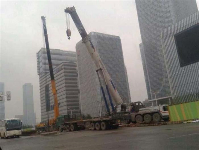 个旧市“自动找平”—— 吊车的 “平地神器” 技术