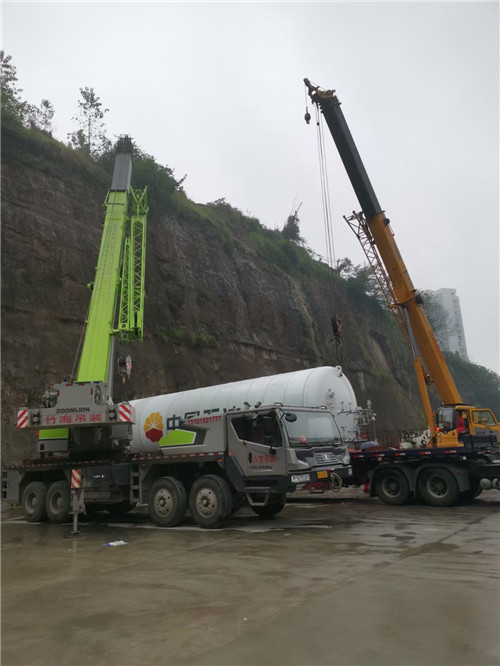 个旧市“不怕风雨冻”—— 吊车的 “恶劣环境适应” 技术